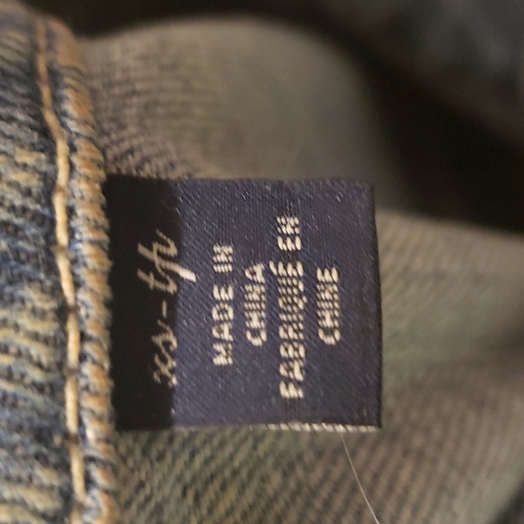 AMERICAN EAGLE CROPPED DISTRESSED STUDDED JEAN JACKET LIGHT WASH SZ XS - Picture 7 of 9